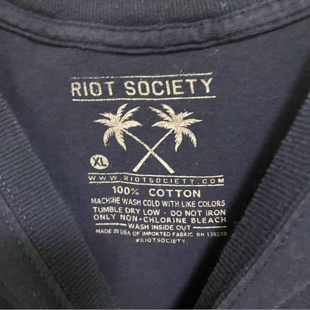 Riot Society Mens Graphic Tee T Shirt XL 44” Navy Blue Bear In Roses On Chest - Picture 3 of 4